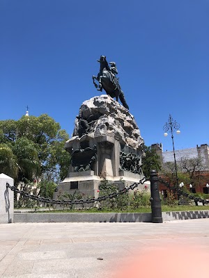 Plaza 25 de Mayo (Plaza 25 de Mayo)