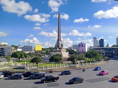 Uzvaras piemineklis (Victory Monument)