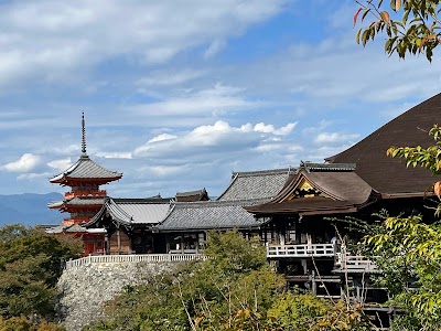 清水寺 (Kiyomizu-dera)