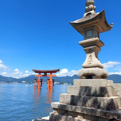 厳島神社 (Itsukushima Shrine)