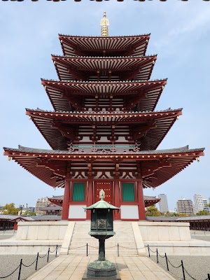 四天王寺 (Shitenno-ji Temple)