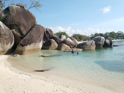 Pantai Tanjung Tinggi (Tanjung Tinggi Beach)