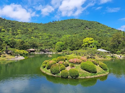 栗林公園 (Ritsurin Garden)