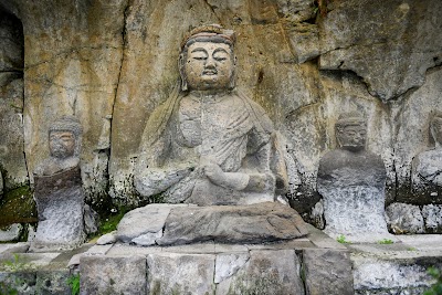 臼杵石仏 (Usuki Stone Buddhas)