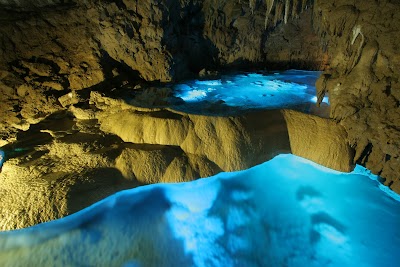 玉泉洞 (Gyokusendo Cave)