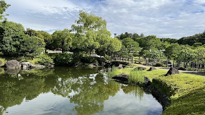 白鳥庭園 (Shirotori Garden)