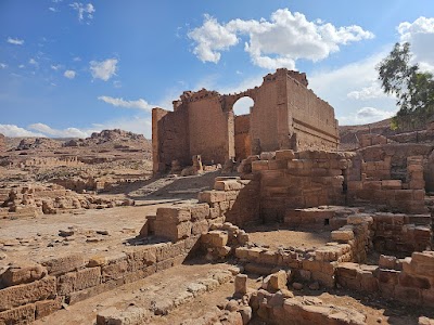 قصر البنت (Qasr al-Bint)