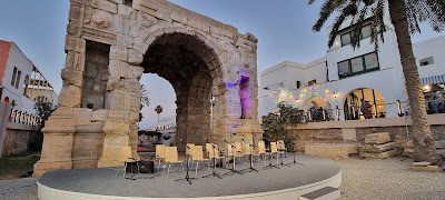 قوس ماركوس أوريليوس (Arch of Marcus Aurelius)