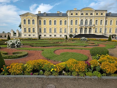 Rundāles pils dārzi (Rundāle Palace Gardens)