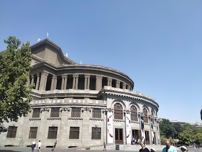 Երևանի օպերայի և բալետի թատրոն (Yerevan Opera Theatre)