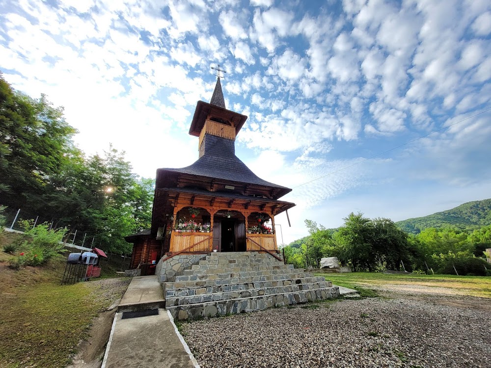 Biserica de Piatră Adunații-Copăceni (Stone Church of Adunatii-Copaceni)