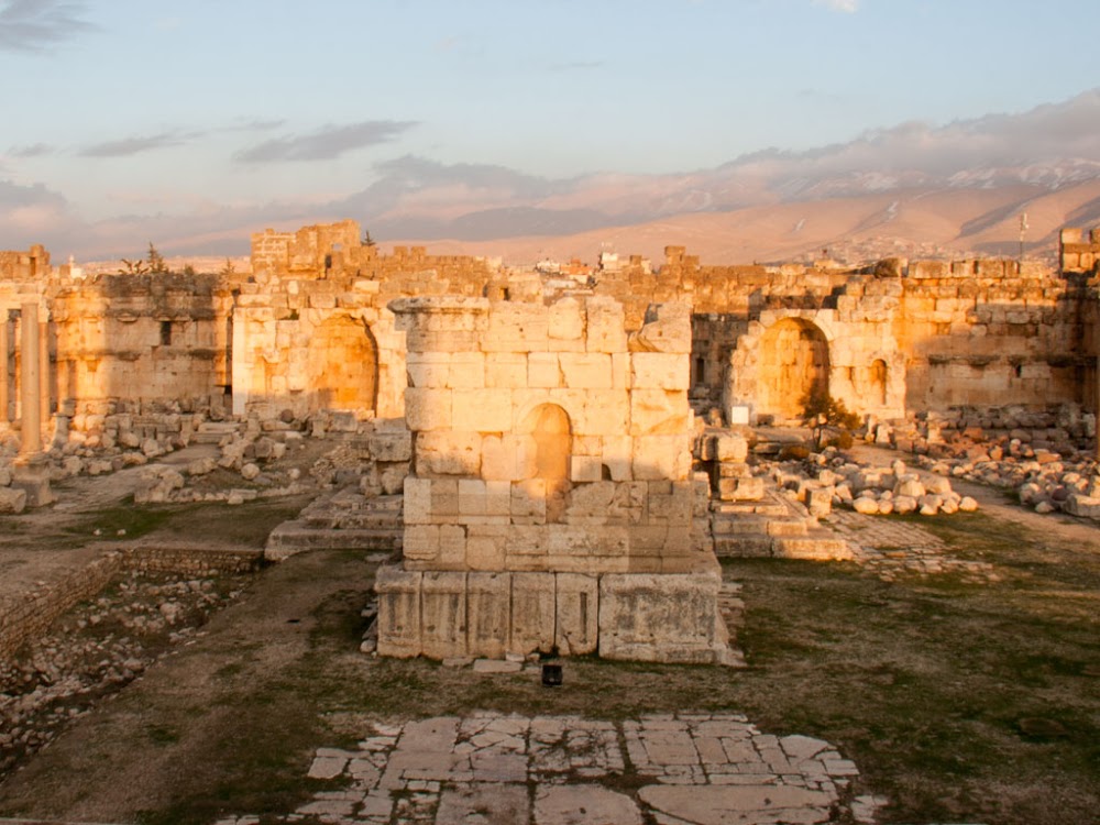 الباحة الكبرى لبعلبك (Great Court of Baalbek)