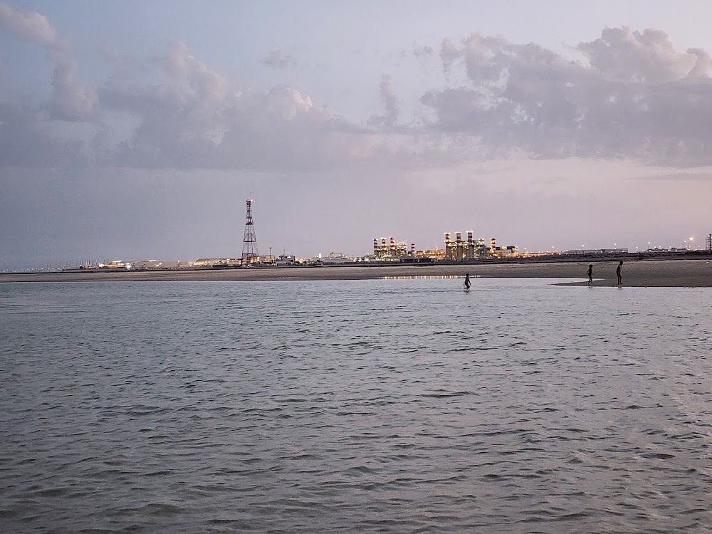 شاطئ الوكرة العائلي (Al Wakrah Family Beach)