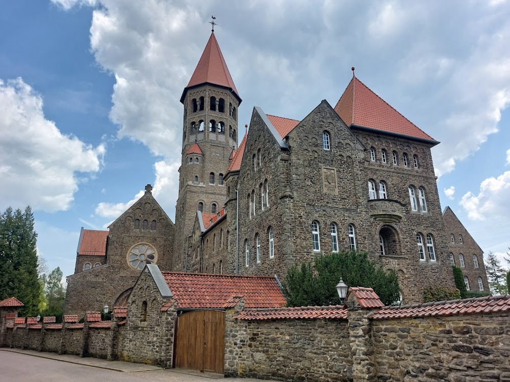 Abtei Saint-Maurice und Saint-Maur (St. Maurice and St. Maur Abbey)