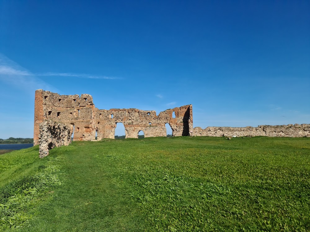 Ludzas viduslaiku pils drupas (Ludza Medieval Castle Ruins)