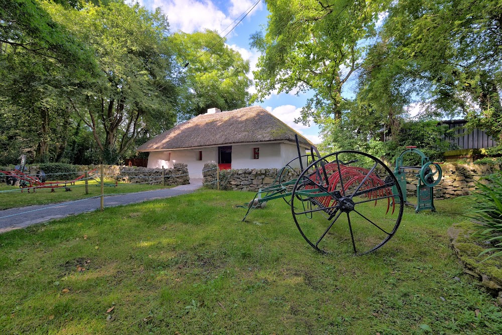 Páirc Oidhreachta agus Fionnachtana Lullymore (Lullymore Heritage and Discovery Park)