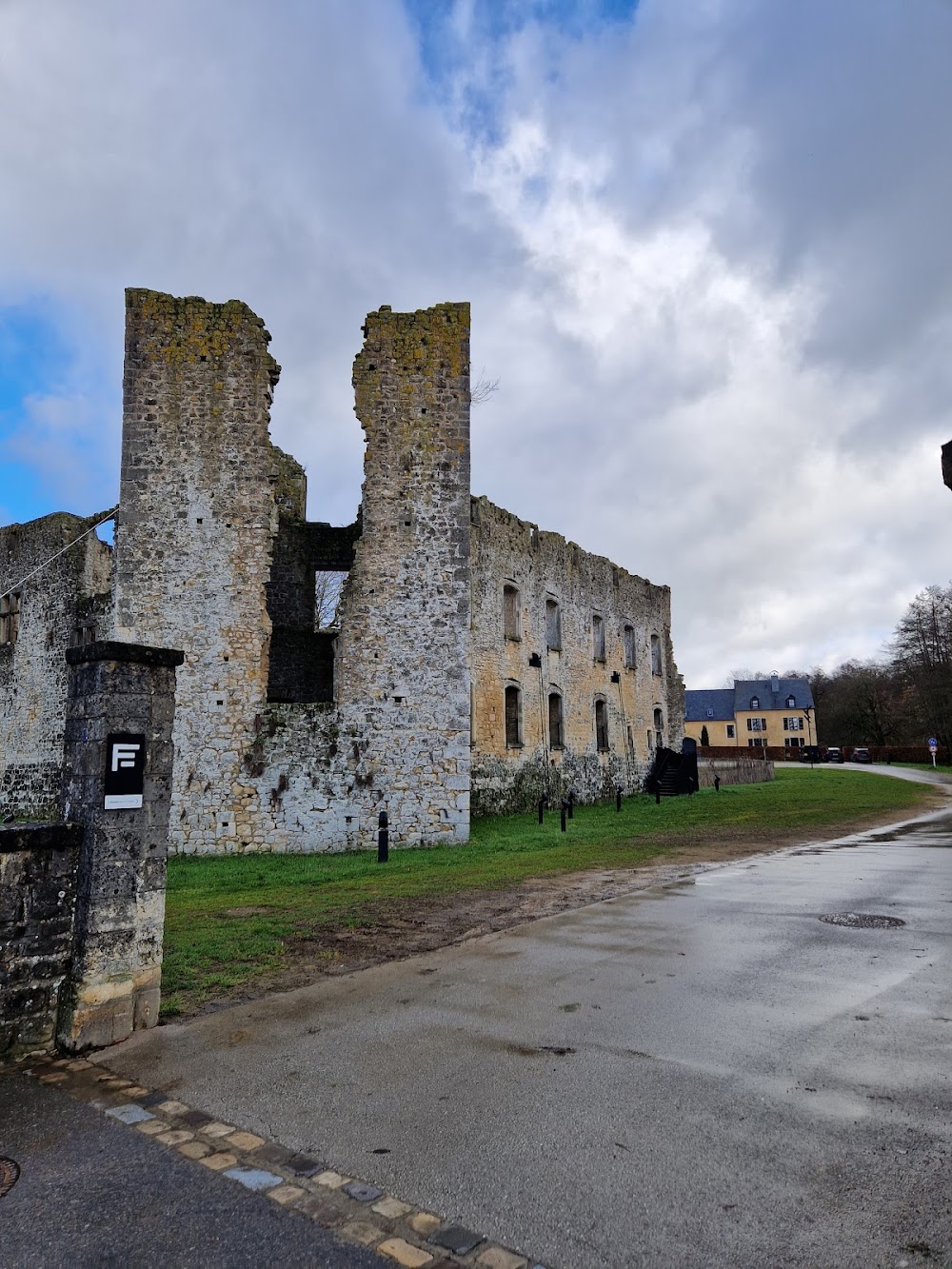 Koerich Buerg (Koerich Castle)