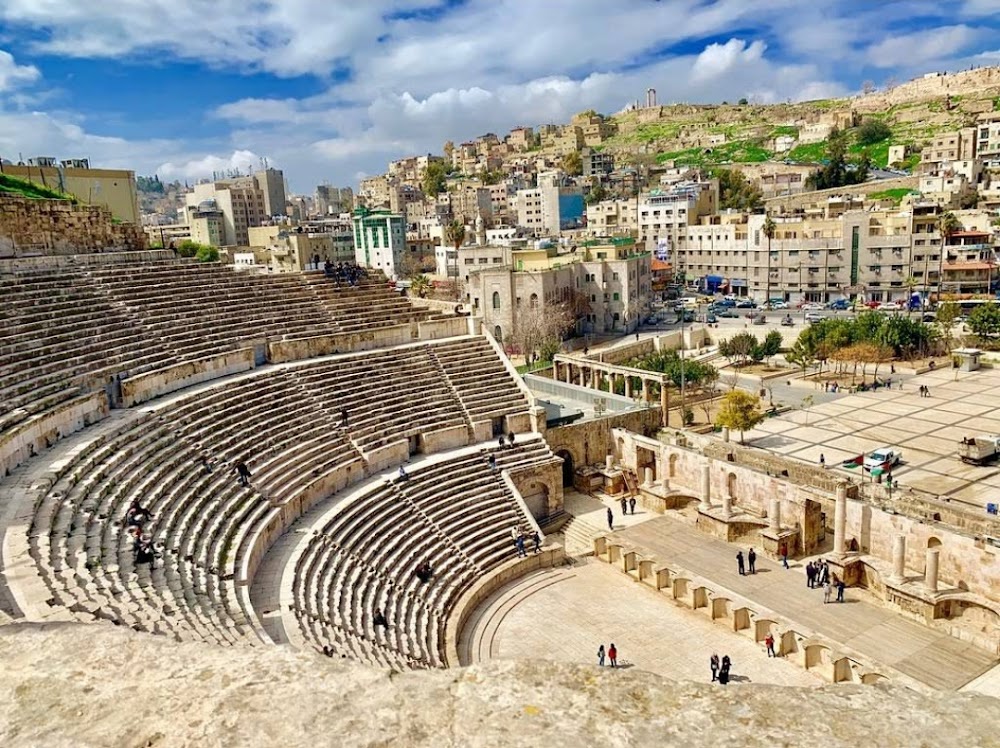 المدرج الروماني (Roman Theater)