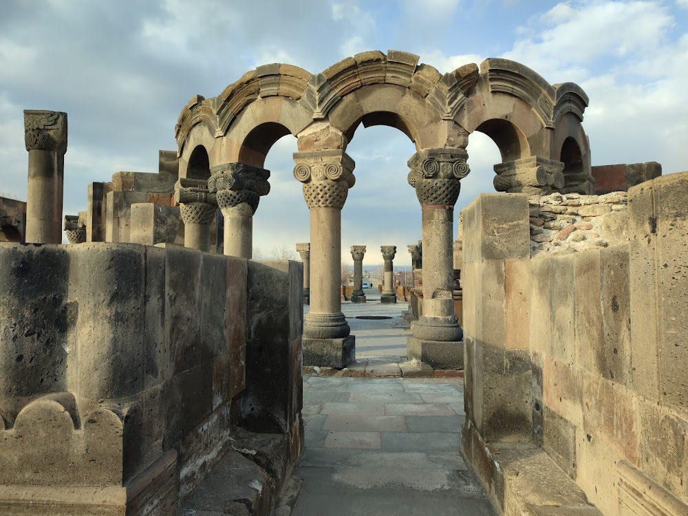 Զվարթնոցի տաճար (Zvartnots Cathedral)