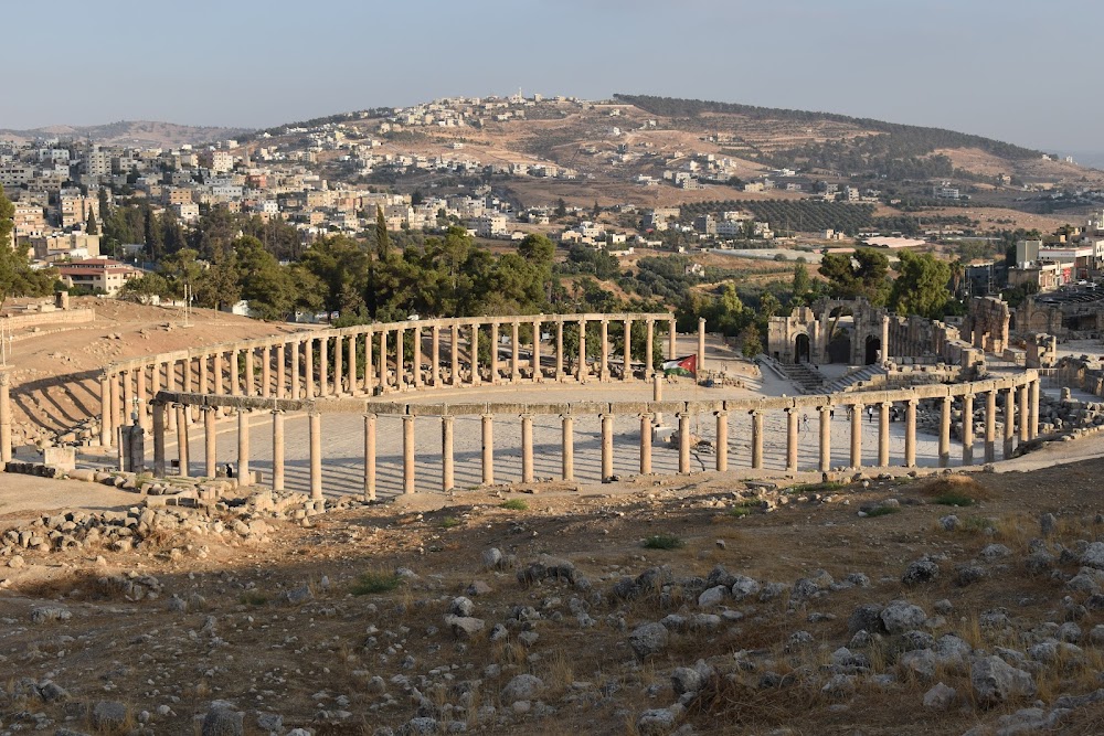 الساحة البيضاوية (Oval Plaza)