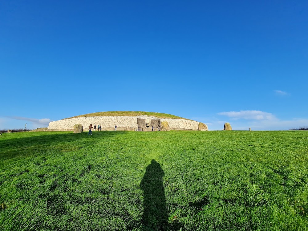 An Uaimh Ghlas (Newgrange)