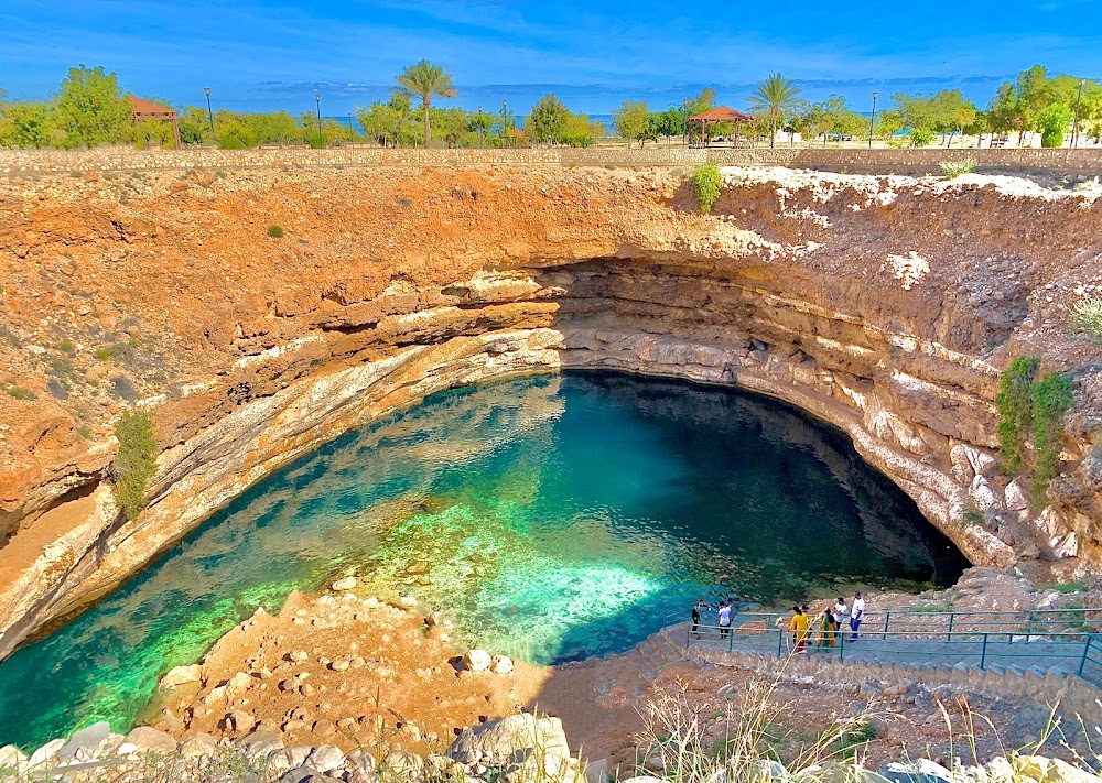 هوة بمة (Bimmah Sinkhole)