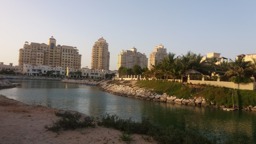 الحمراء (Al Hamra Village)