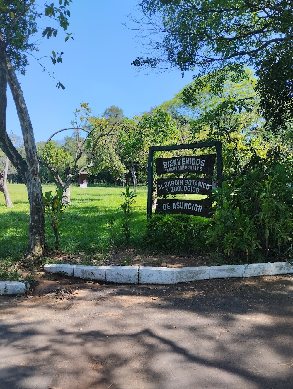 Jardín Botánico y Zoológico de Asunción (Asunción Botanical Garden and Zoo)