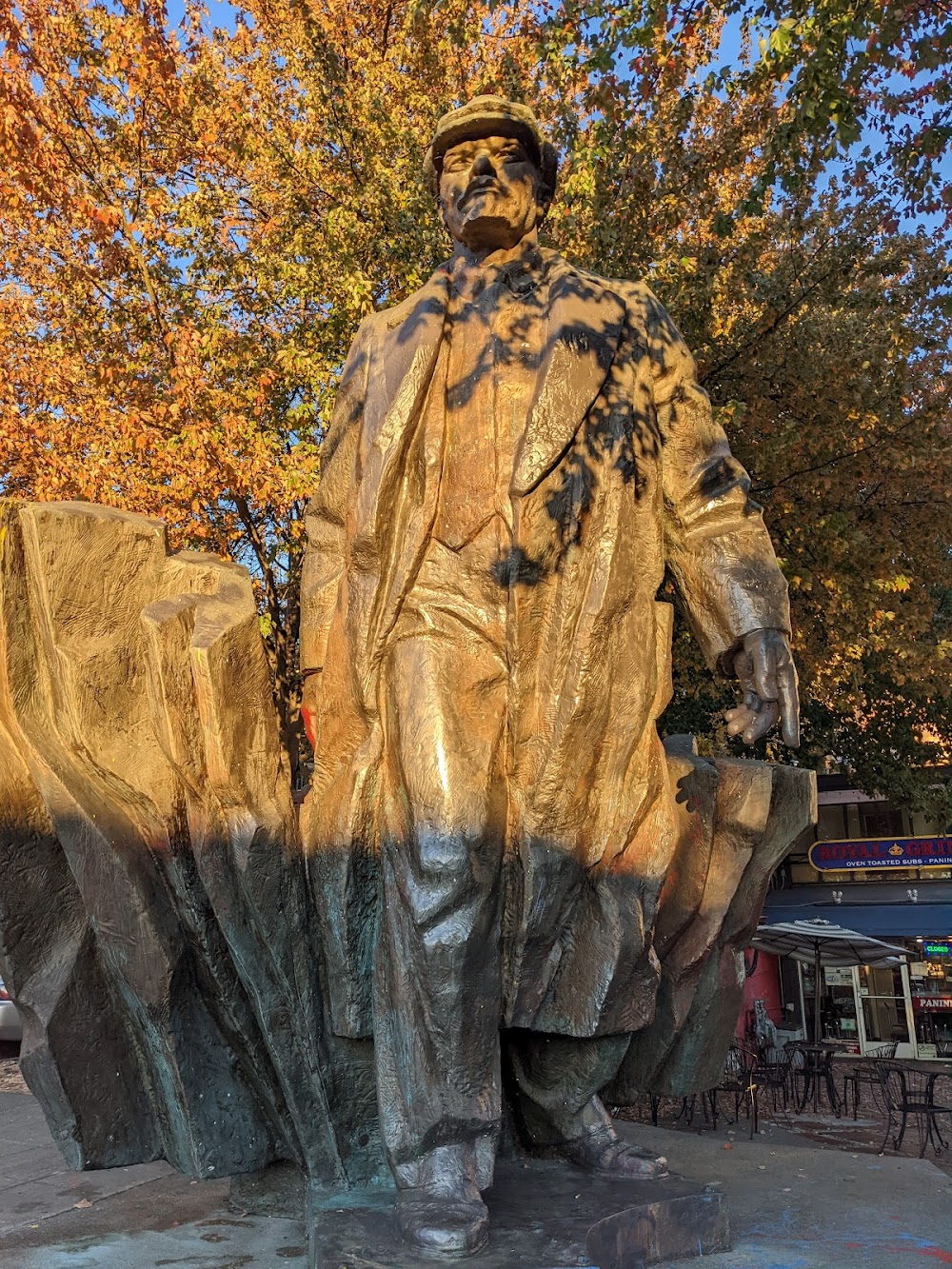 Лениндин айкели (Lenin Statue)