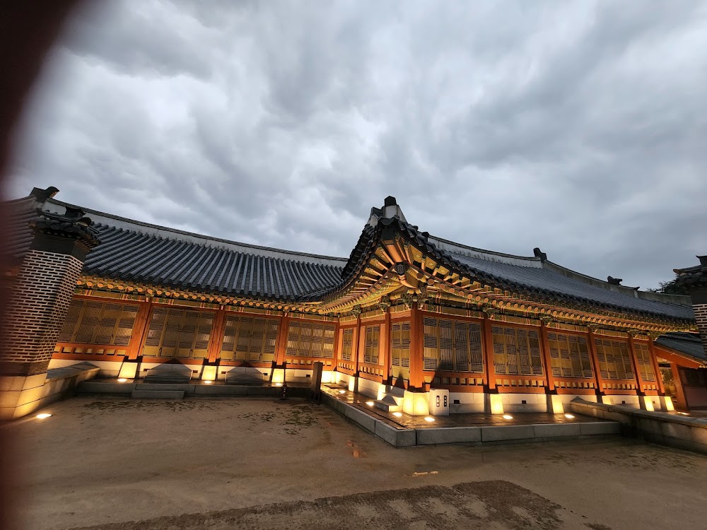 행궁 (Haenggung Palace)