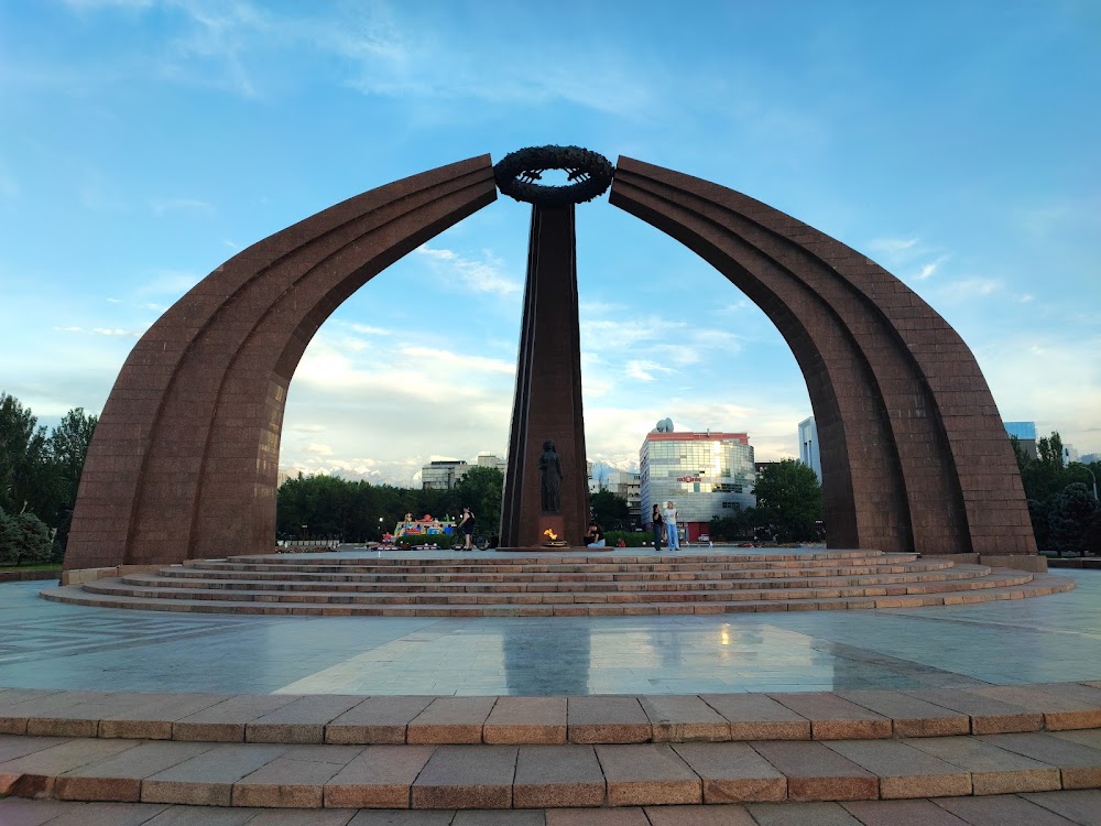 Жеңиш аянты (Victory Square)