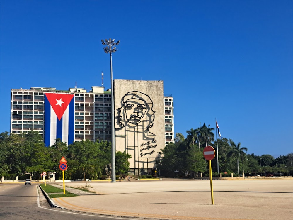 Площадь Революции (Revolution Square)