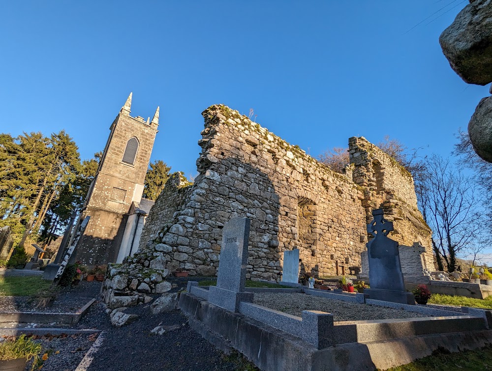 Láithreán Mainistreach Naomh Maoláin (St. Mullin's Monastic Site)