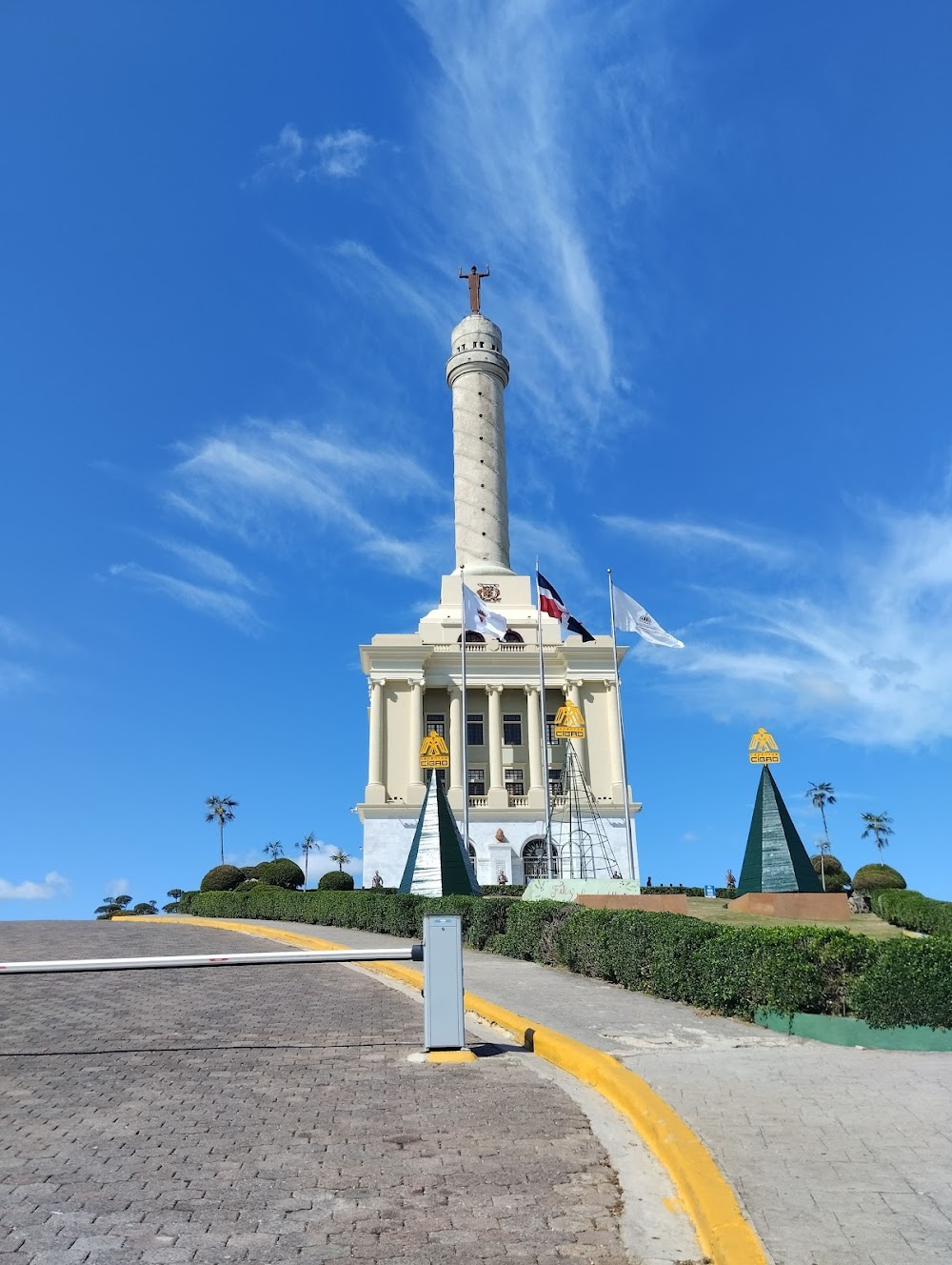 Monumento a los Héroes de la Restauración de la Independencia (Monument to the Heroes of the Restoration of Independence)