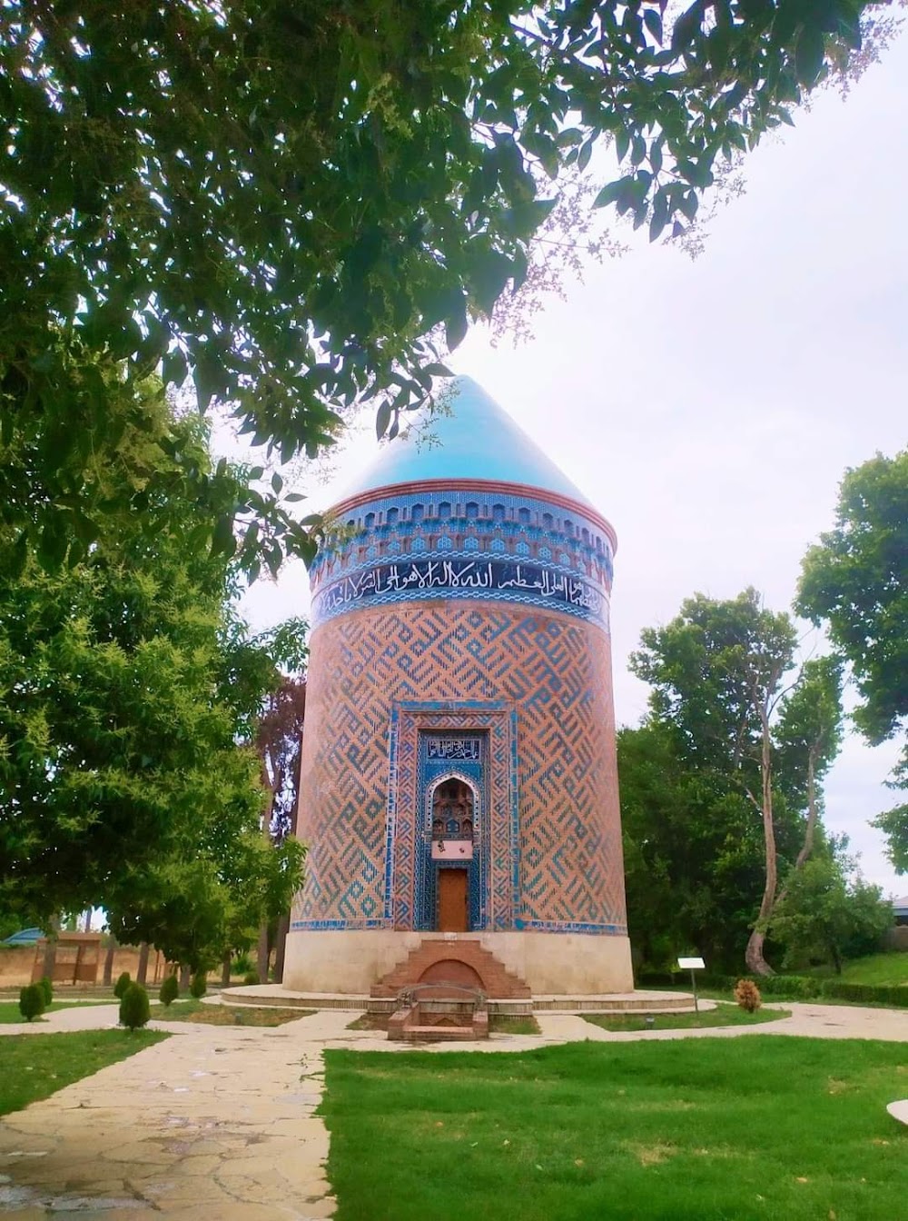 Bərdə türbəsi (Barda Mausoleum)