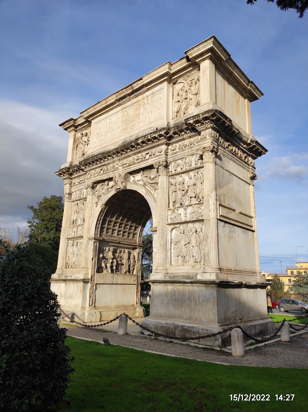 قوس تراجان (Arch of Trajan)