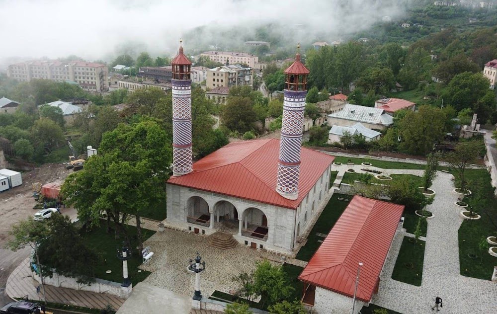 Yuxarı Gövhər ağa məscidi (Yukhari Govhar Agha Mosque)