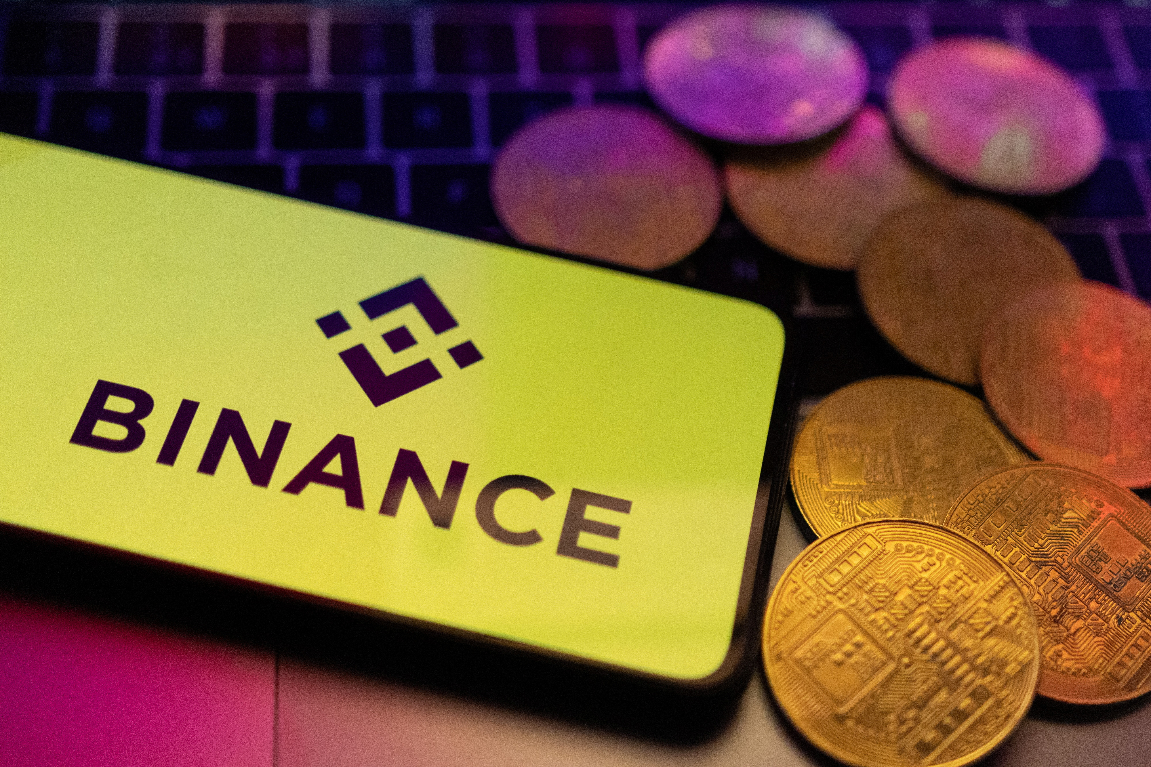 Binance Takes Desperate Measures Amid Naira Slide: Limits USDT/NGN Trading ₿ 🇳🇬
