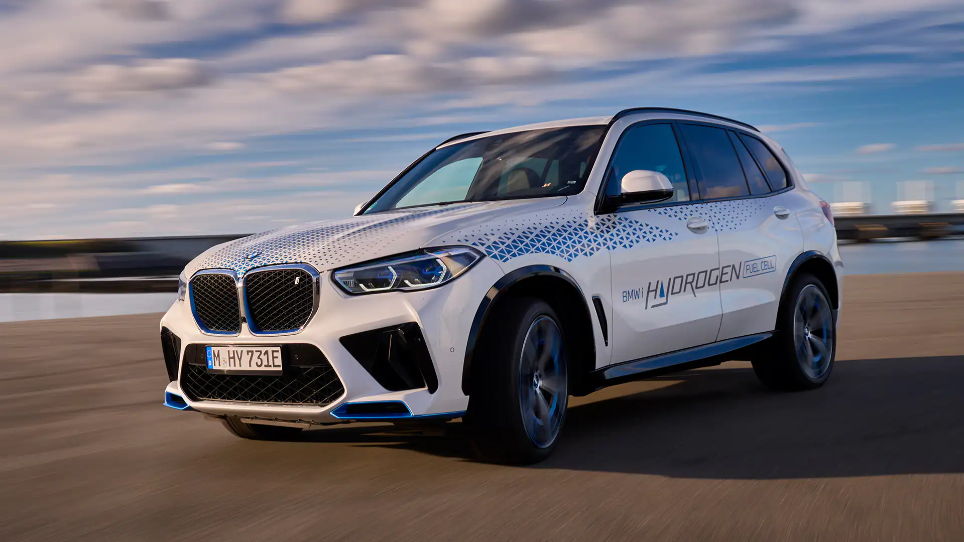 BMW bets big on Africa's green hydrogen industry with SA fuel cell test vehicle 🇧 🇲 🇼 🌍