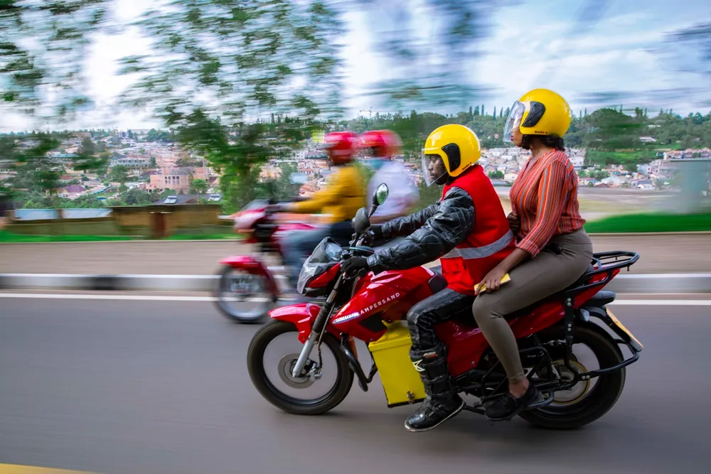 Chinese EV Maker BYD Partners with Rwanda’s Ampersand for 40,000 E-Motorcycles 🇷🇼