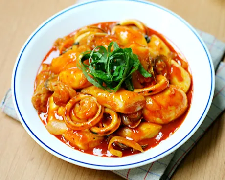 44 Tteokbokki aux fruits de mer et fromage