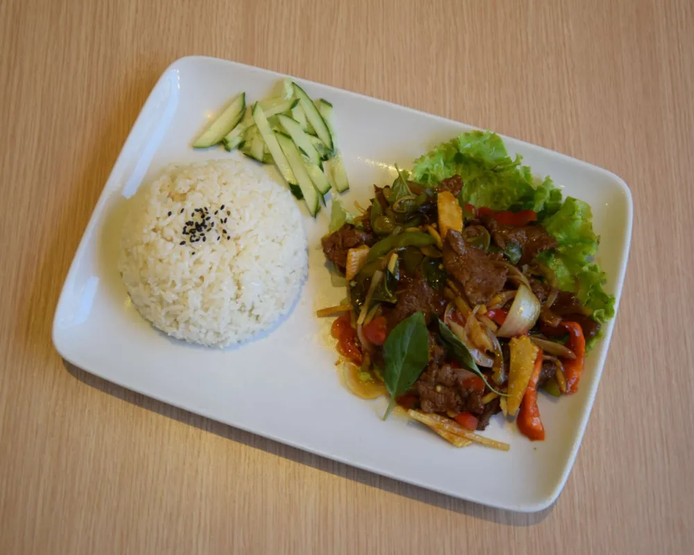 S7. Boeuf/Poulet sauté basilic + riz nature