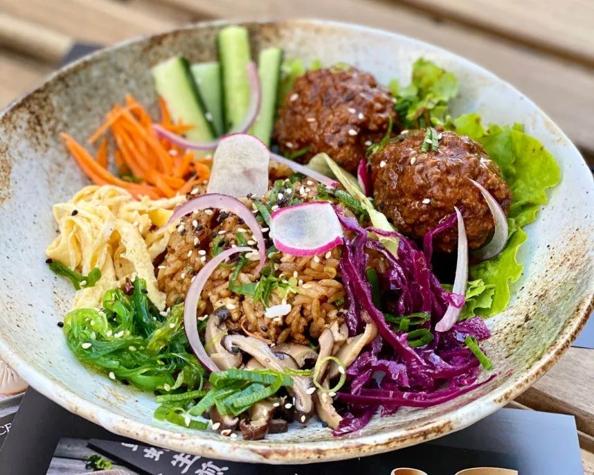RIZ SAUTE SAUCE SOJA + BOULETTES DE PORC