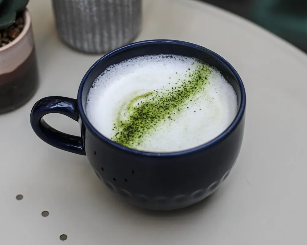 Hot matcha choco blanc latte