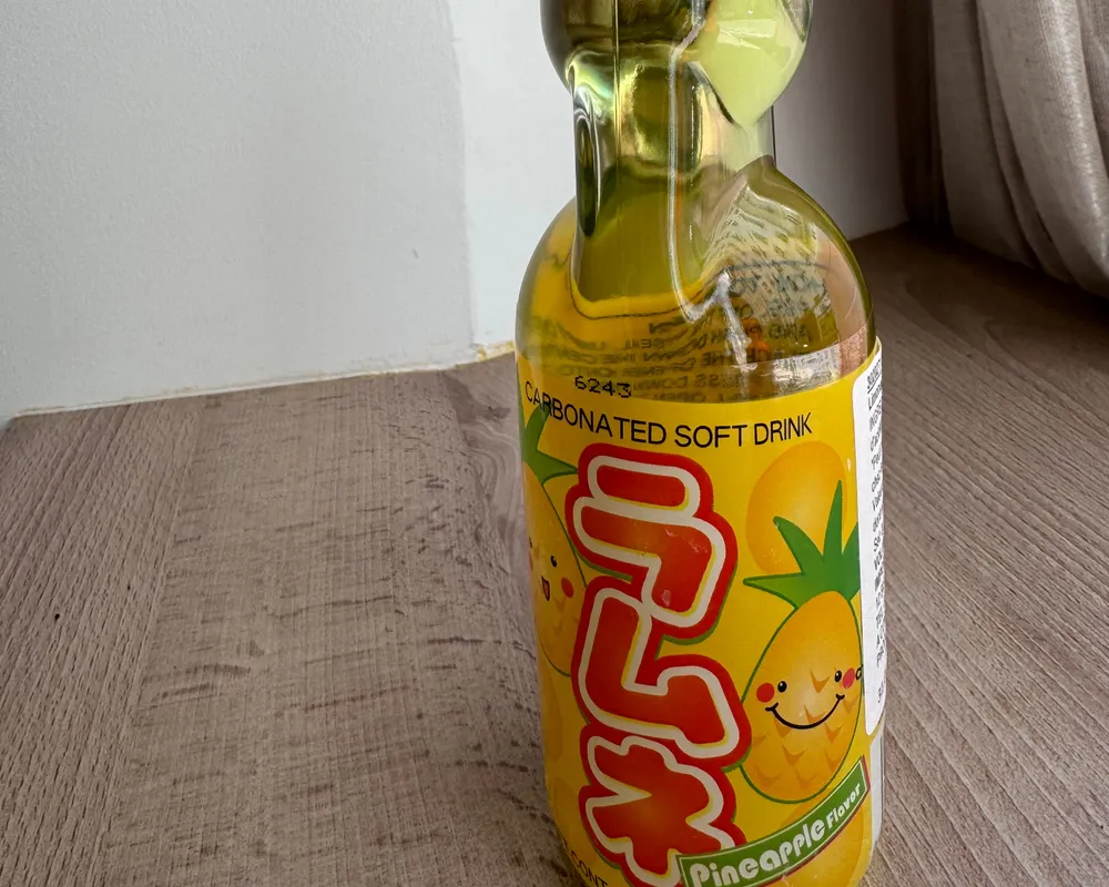 Limonade japonaise ramune ananas 