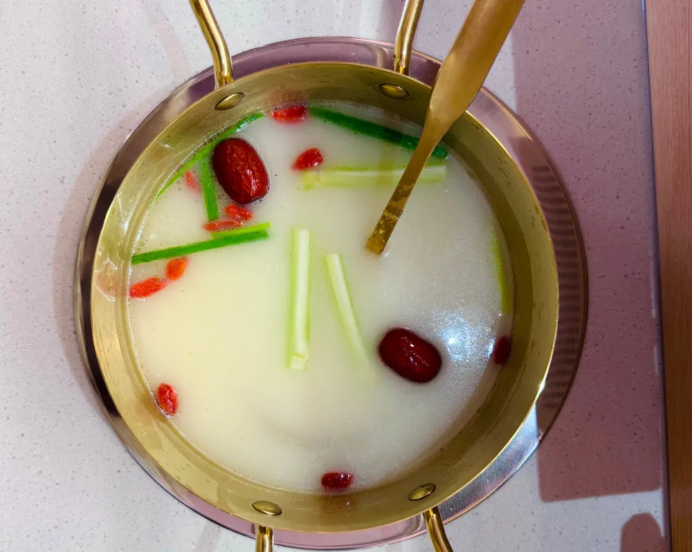 Bouillon d'os de poulet 