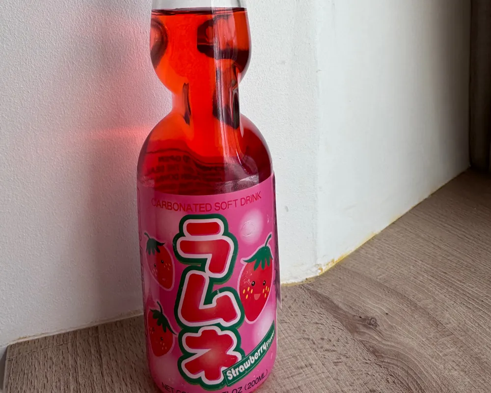 Limonade japonais ramune fraise 
