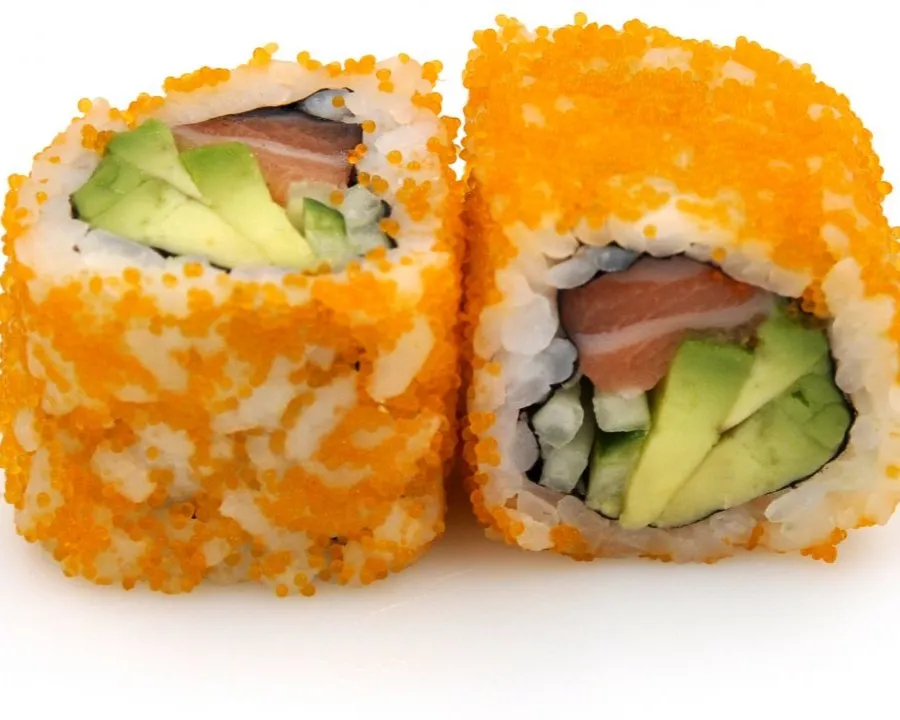 CM6 California Maki saumon avocat Enroulé d'oeuf masago