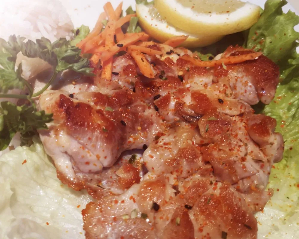 Teriyaki de poulet servis avec riz blanc