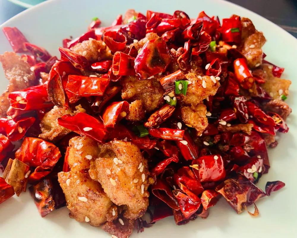 L16 Poulet sauté aux piments séchés